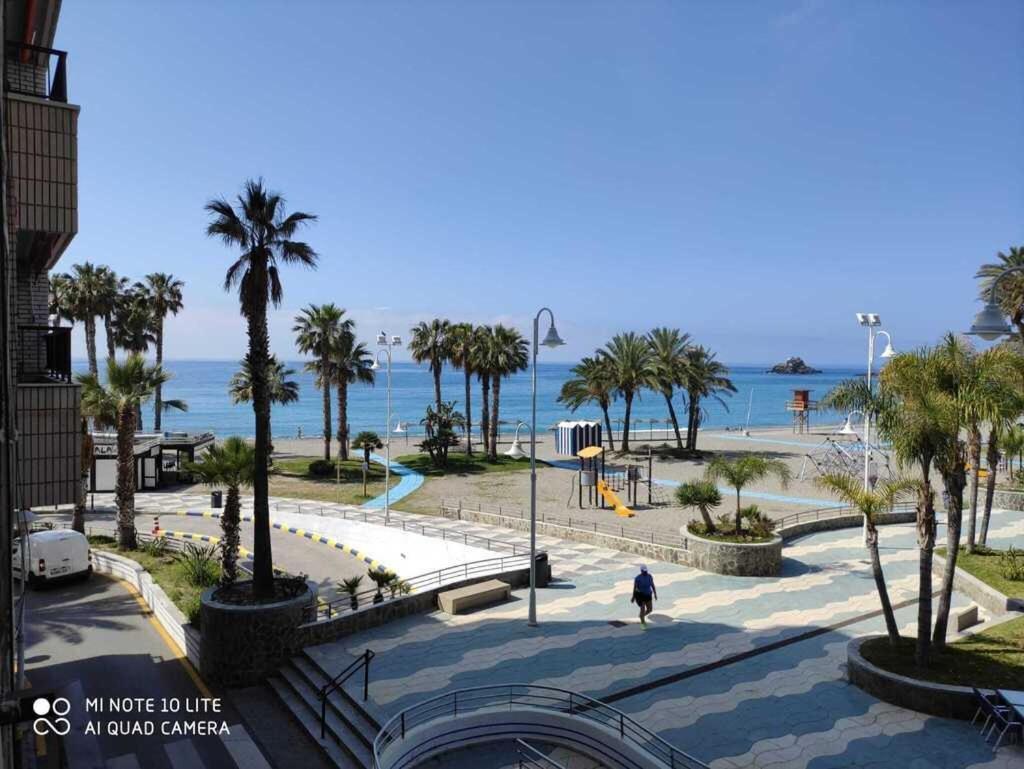 Centro-primera Linea De Playa Apartment *